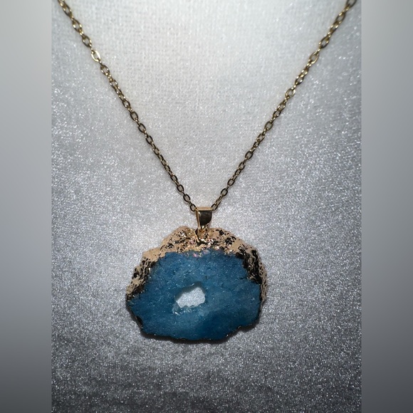 Blue Amethyst Crystal Quartz Druzy Pendant Gold Tone plated Necklace - Picture 9 of 10